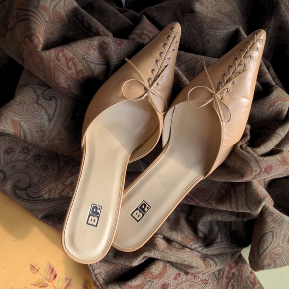 SOLD NAKED POINTED-TOE MULES - Picture 10 of 16